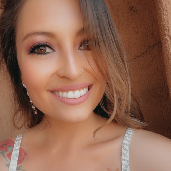 Meet your Posher, Deja - Picture 1 of 1